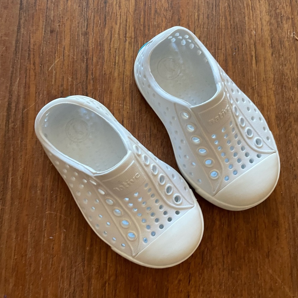 Toddler Native Shoes, Size 4